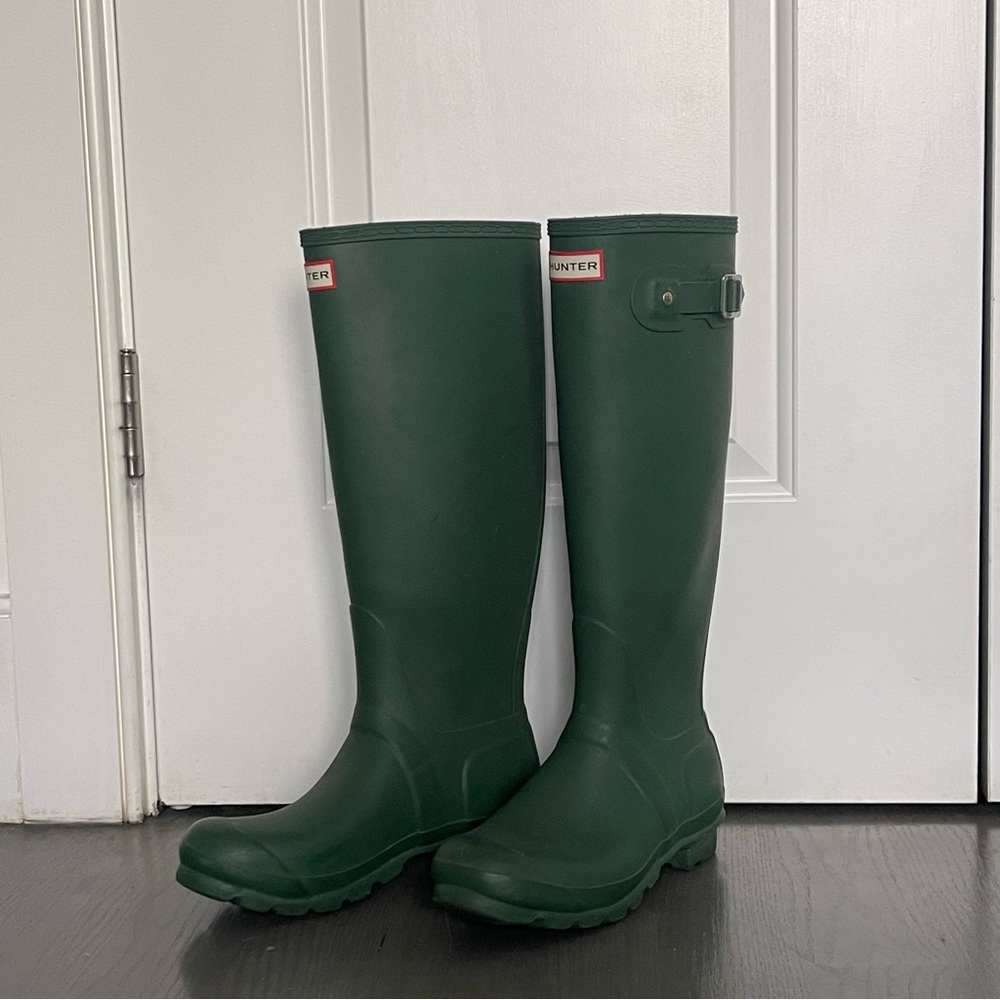 Hunter Original Tall Rainboot in Hunter Green - women’s size 8